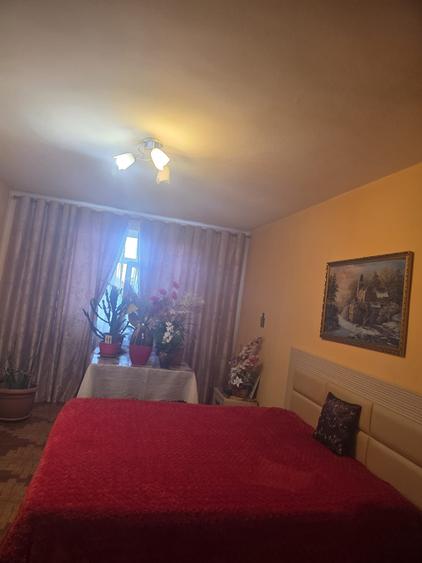 Apartament cu 3 camere decomandat în Lețcani