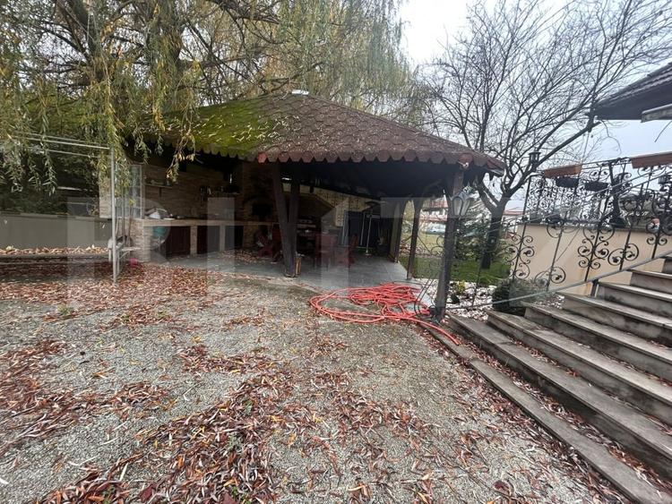 Casă individuală cu 8 camere cu Piscina în Dumbrăvița