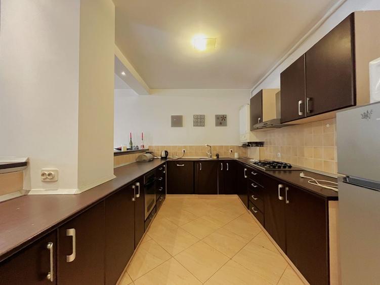 Apartament cu 2 camere decomandat, mobilat în Polonă