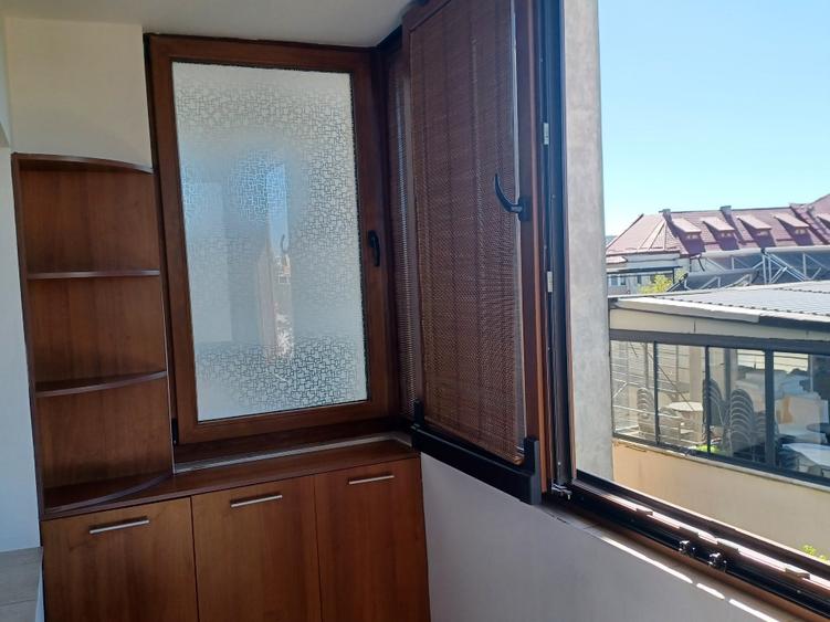 Apartament cu 3 camere semidecomandat în Calea Călărașilor