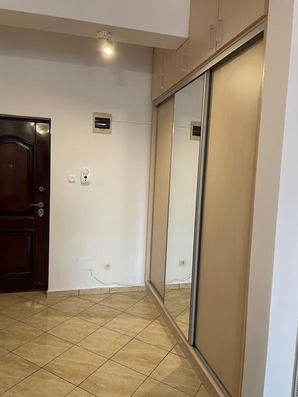 Apartament cu 2 camere semidecomandat în Calea Moldovei