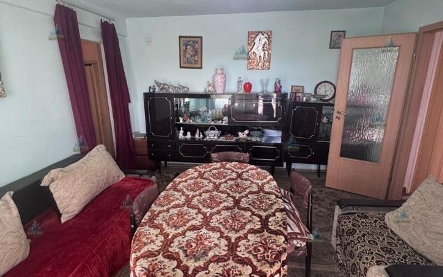 Apartament cu 3 camere semidecomandat în Central
