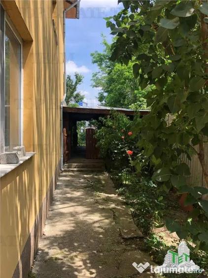 Casă cu 9 camere cu Canalizare în Cornetu