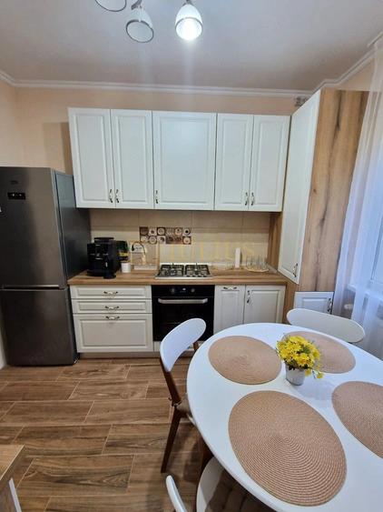 Apartament cu 4 camere decomandat în Neptun