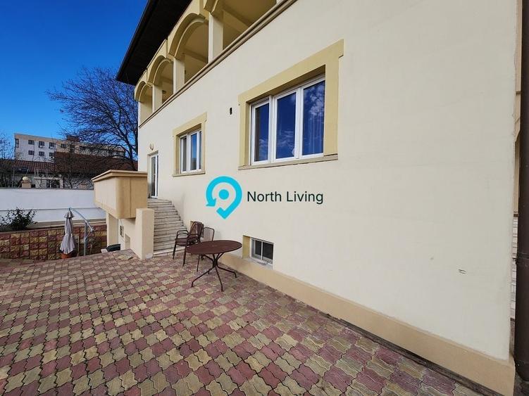 Casă individuală cu 15 camere cu Piscina în Central