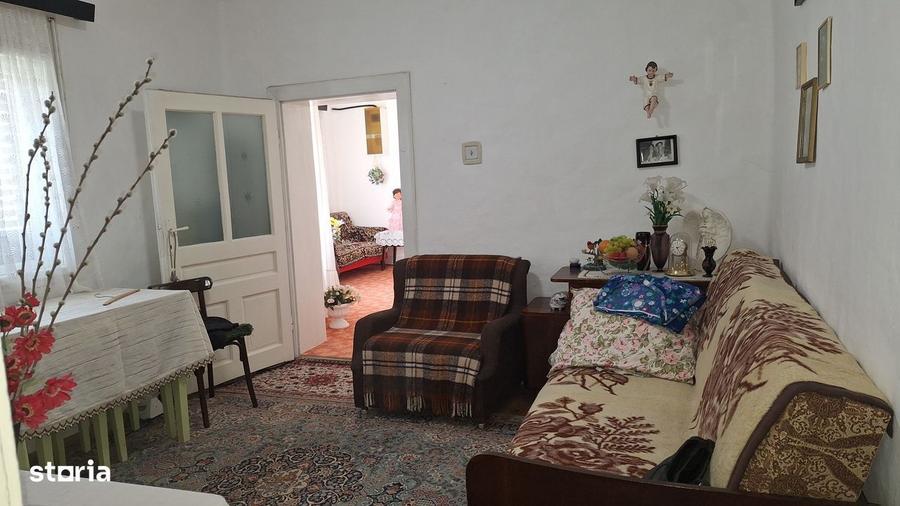 Casă cu 4 camere în Horia