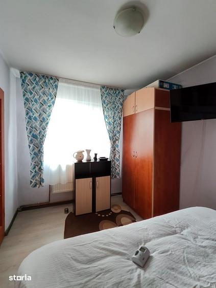Apartament cu 2 camere semidecomandat în Podu Roș