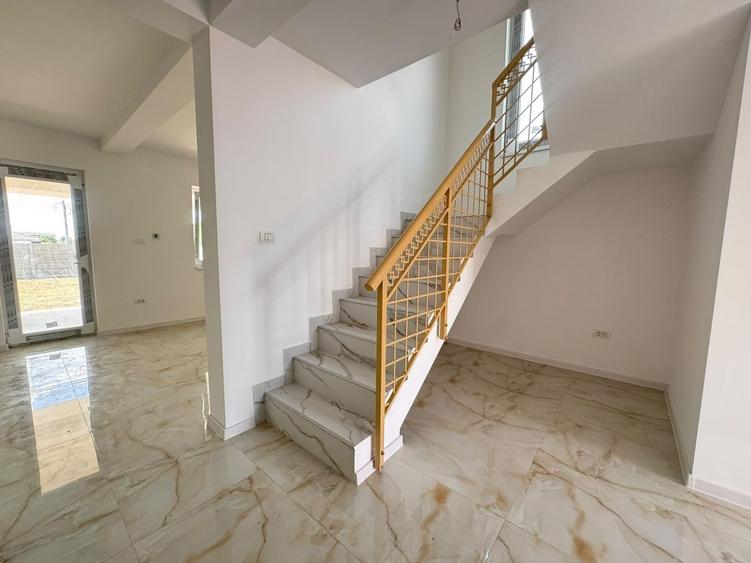 Duplex cu 4 camere cu Canalizare în Moșnița Nouă