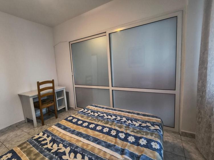 Apartament cu 3 camere semidecomandat, mobilat în Panduri