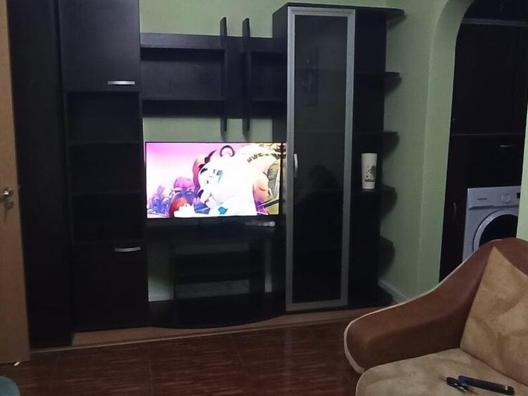 Apartament cu 3 camere semidecomandat în Brâncoveanu