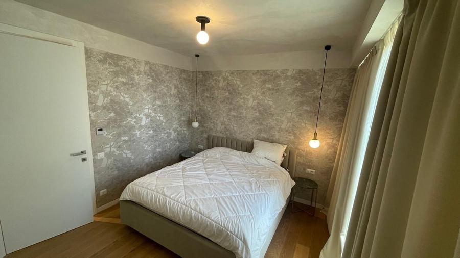 Apartament cu 3 camere semidecomandat, mobilat în Olimp