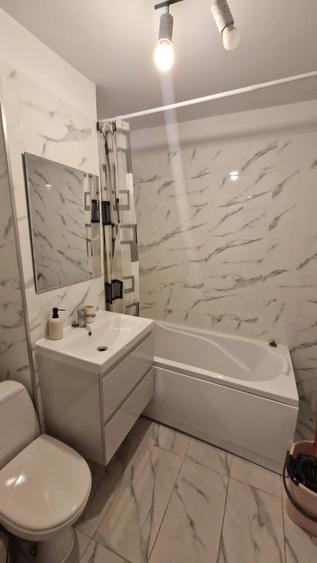 Apartament cu 3 camere decomandat în Girocului