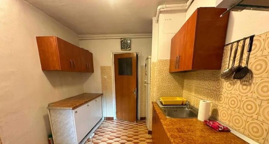 Apartament cu 4 camere semidecomandat în Iancului