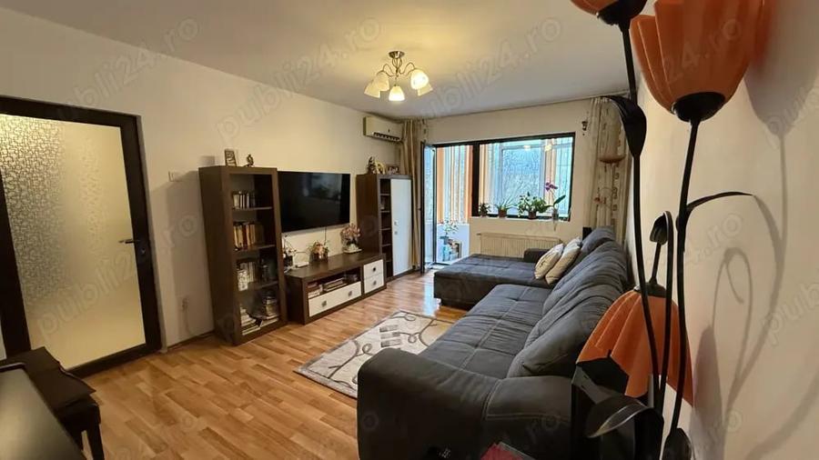 Apartament cu 2 camere decomandat în Republicii