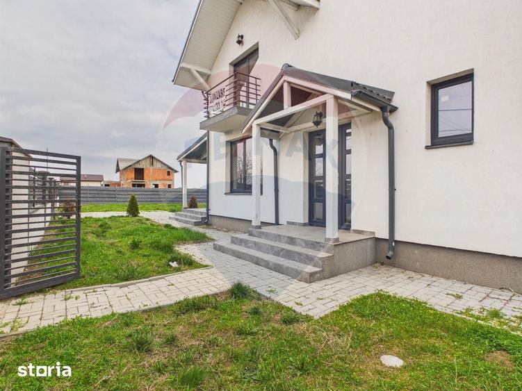 Casă cu 5 camere cu Teren 559 Mp în Crevedia