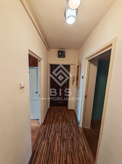 Apartament cu 3 camere decomandat în Calea Moldovei