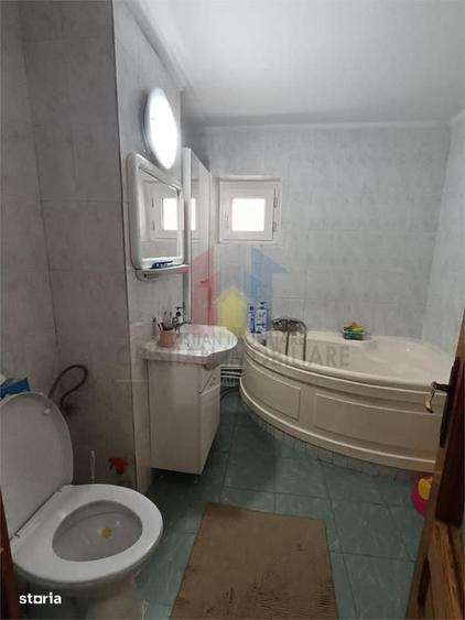 Apartament cu 4 camere decomandat în Buzaului