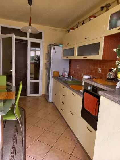 Apartament cu 3 camere decomandat în Calea Poplăcii