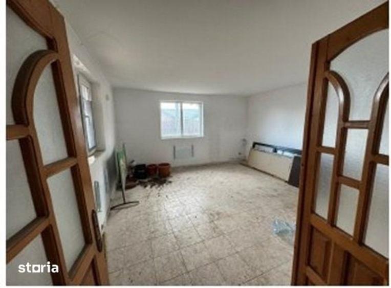 PLOIESTI - SUD, Vila cu teren - bd. Petrolului - 11