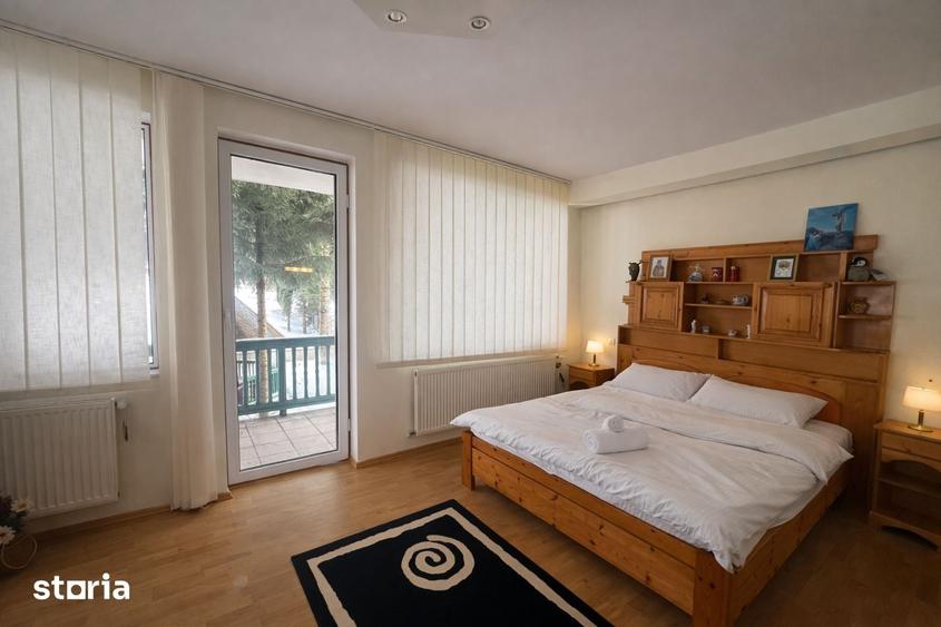 Casă cu 8 camere cu Teren 950 Mp în Piața