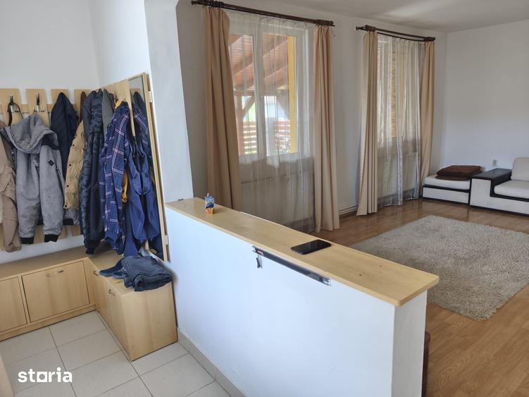 Casă cu 3 camere cu Teren 400 Mp în Acățari