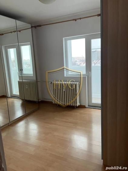 Apartament cu 3 camere decomandat, mobilat în Tei
