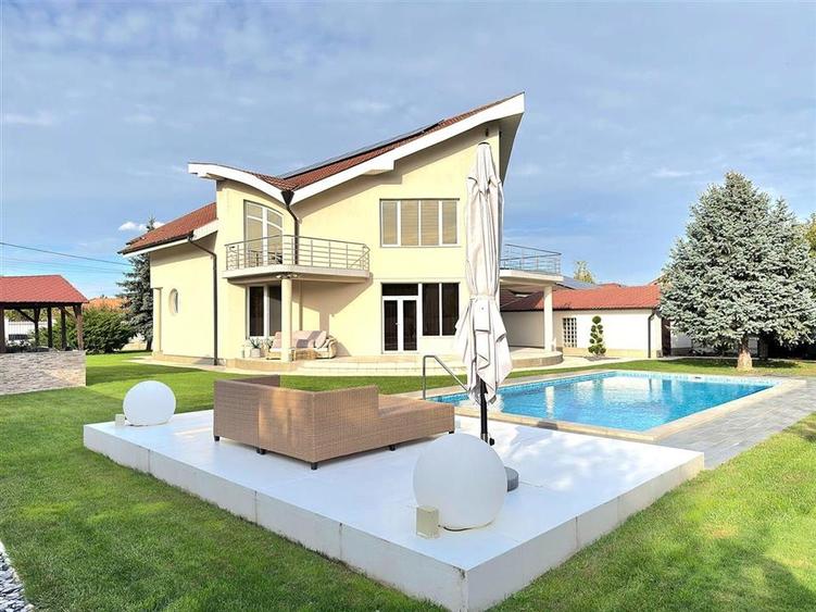 Casă individuală cu 6 camere cu Piscina în Sânmartin