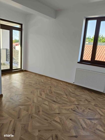 Casă cu 5 camere cu Teren 280 Mp în Brătianu