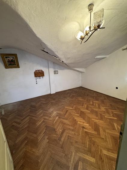 Casă individuală cu 6 camere cu Teren 400 Mp în Traian