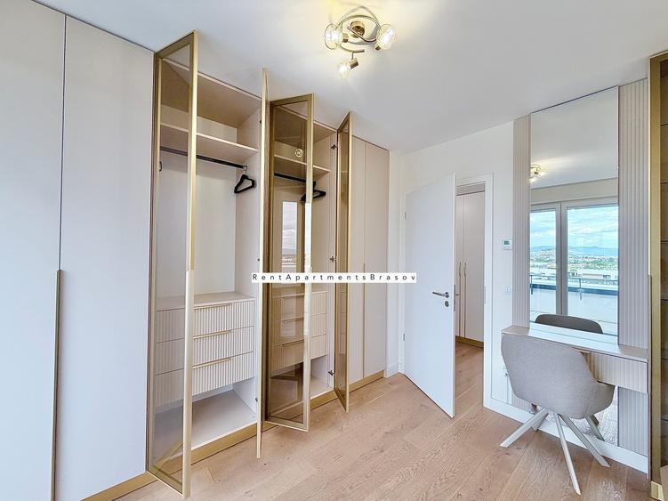 Apartament cu 4 camere decomandat în Tractorul