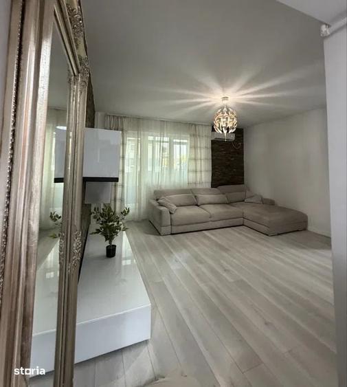 Apartament cu 3 camere decomandat în Păcii