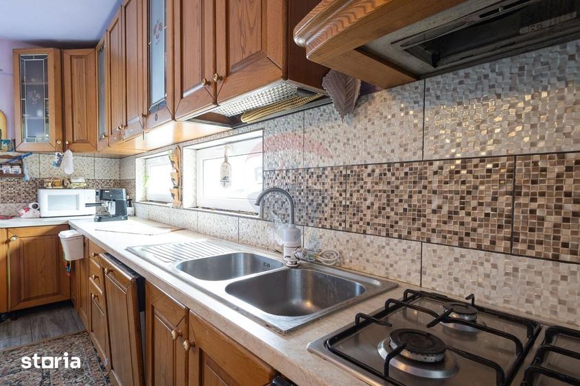 Casă cu 6 camere cu Teren 500 Mp în Băi
