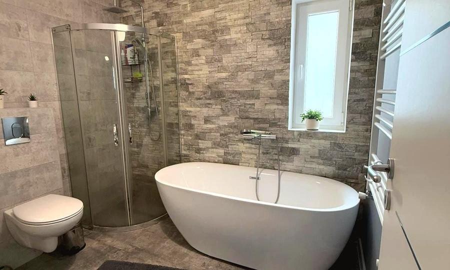 Apartament cu 3 camere decomandat, mobilat în Turnișor