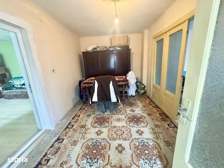Casă cu 4 camere în Uiești