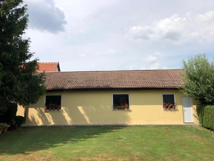 Casă cu 7 camere cu Teren 1100 Mp în Soarelui