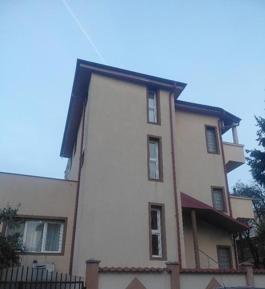 Casă cu 6 camere cu Canalizare în Vatra Luminoasă