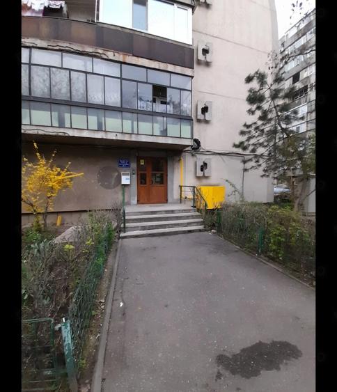 Garsonieră decomandată în Sud