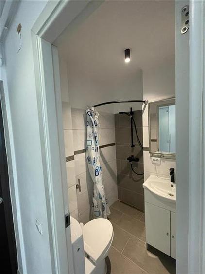 Apartament cu 3 camere semidecomandat în Foișorul de Foc
