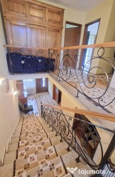 Casă cu 4 camere cu Teren 271 Mp în Central