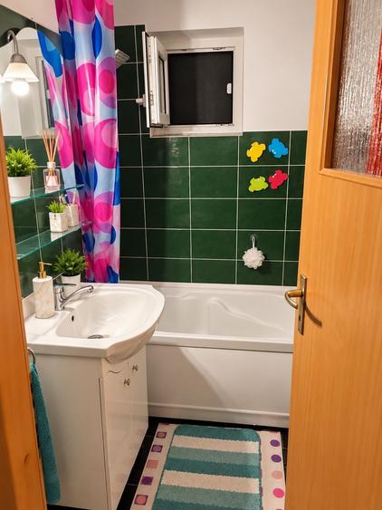 Apartament cu 3 camere semidecomandat în Central