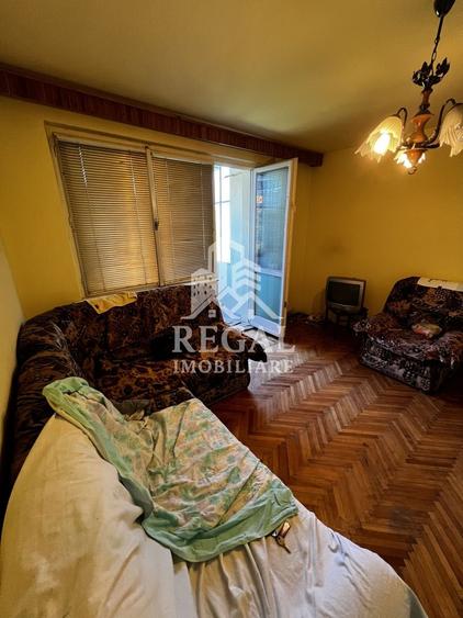 Apartament cu 3 camere semidecomandat în Central