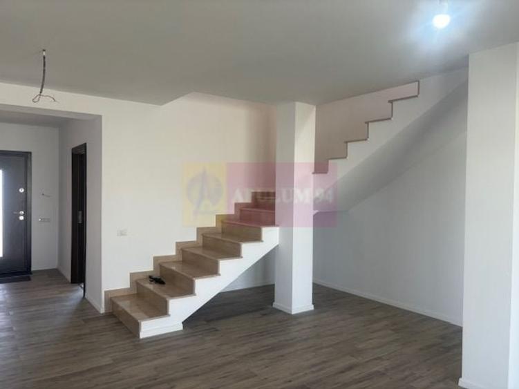 Casă cu 5 camere în Domnești