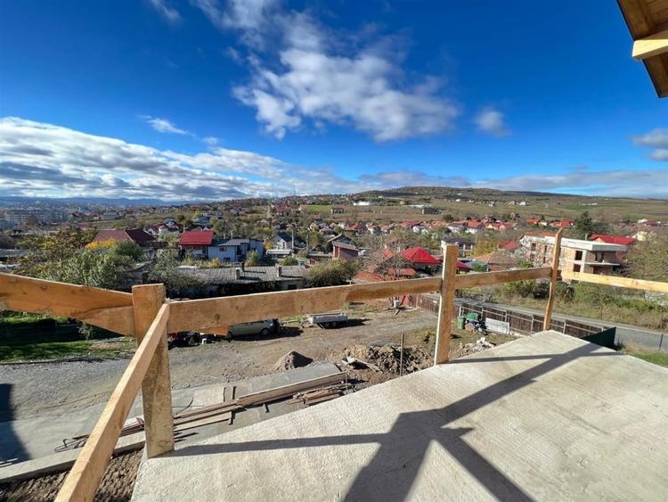 Duplex cu 5 camere cu Canalizare în Iris