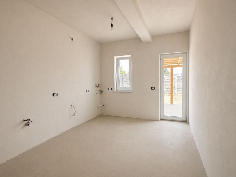 Duplex cu 4 camere cu Canalizare în Giroc