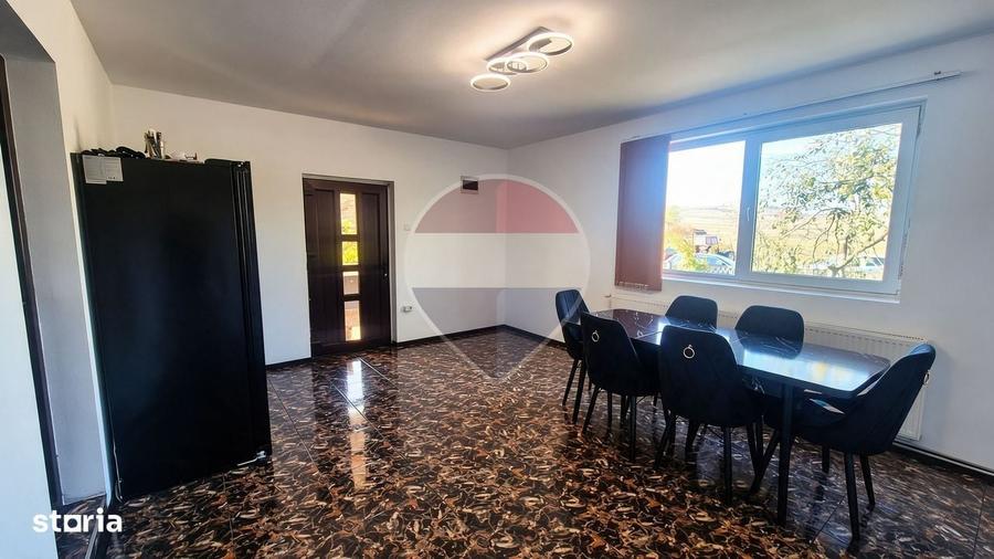 Casă cu 3 camere cu Teren 29600 Mp în Valea