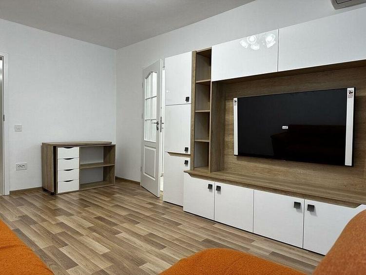 Apartament cu 2 camere semidecomandat în Banu Manta