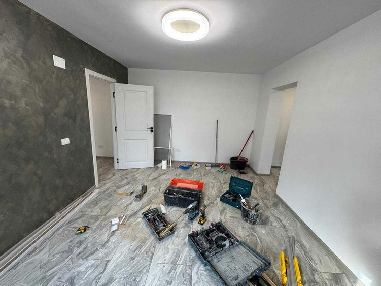 Apartament cu 3 camere decomandat în Exterior Vest