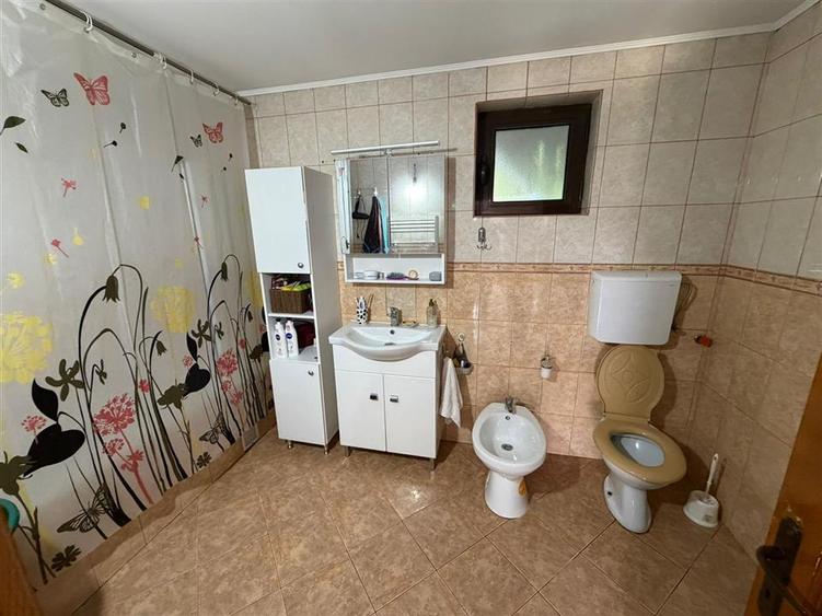 Casă individuală cu 3 camere cu Teren 1021 Mp în Vest