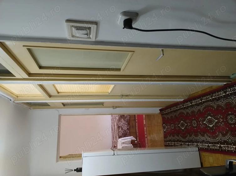 Garsonieră decomandată, mobilată în Rovine