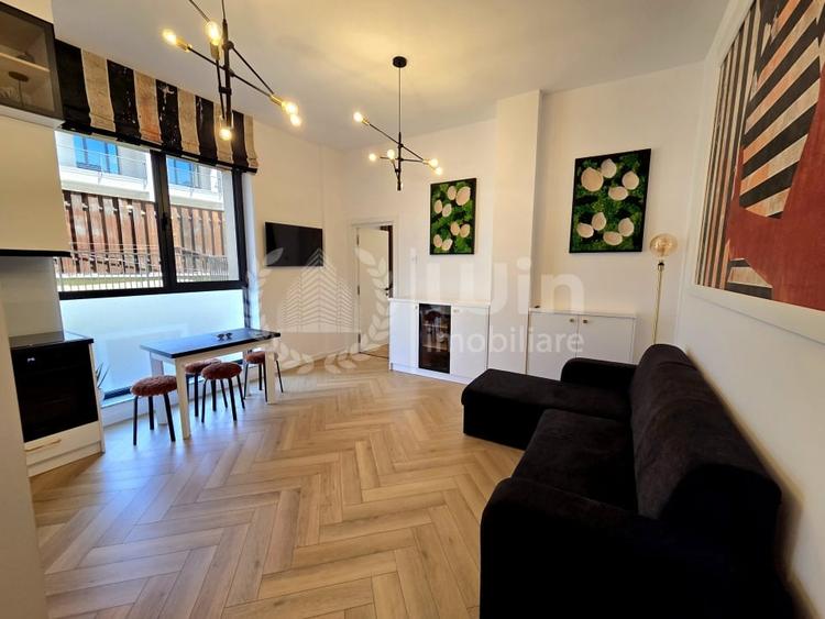 Apartament cu 2 camere semidecomandat, mobilat în Central